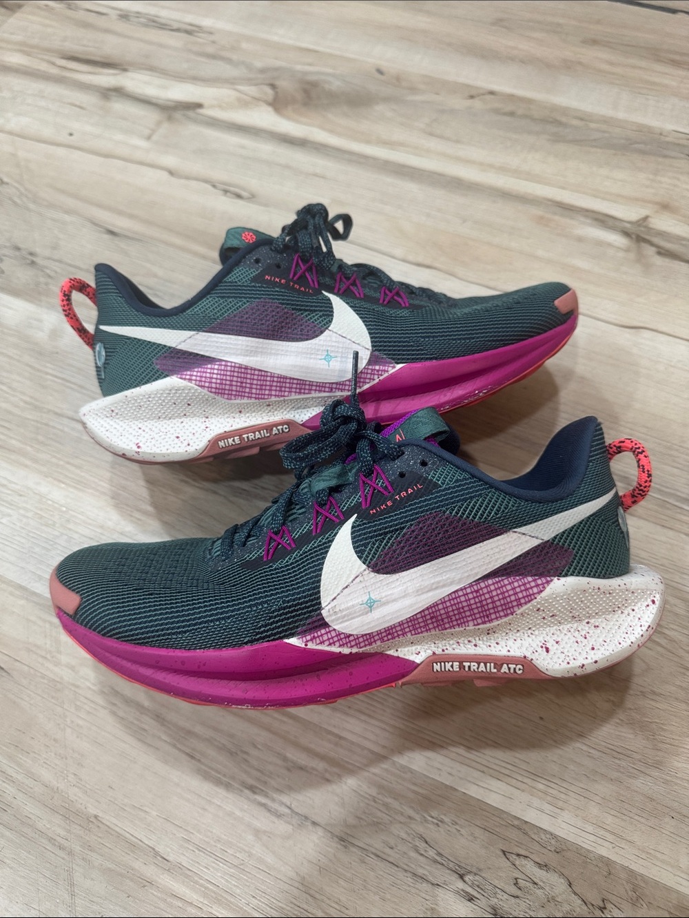 Mens Nike Pegasus Trail 5 shoes size. 7.5
